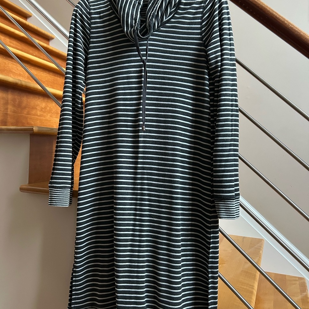 Cable & Gauge Grey and White Striped Knit Dress